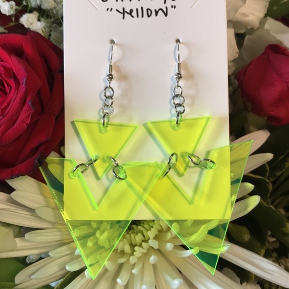 Arrow earrings - Picture 1 of 4